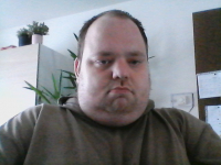 deze 30 jaar oude man wil ontmaagd worden